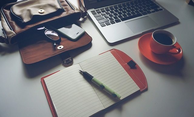 Elektroniczne gadżety zastępują papierowe magazyny